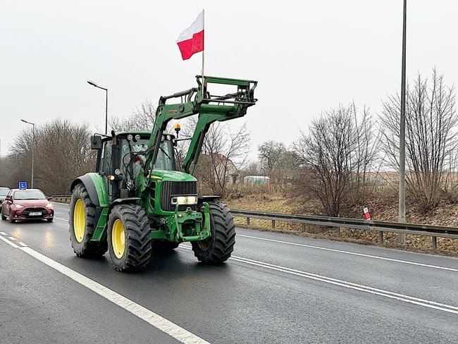 Kolumna Traktorów Na Dk 10 Ogólnopolski Protest Rolników Film 2114