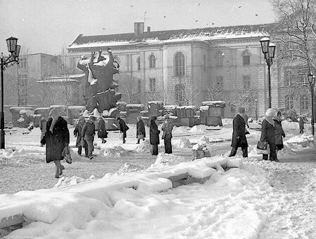 Zima stulecia. Stary Rynek, fot. Zdzisław Krakowiak (z zasobów (APB) - archiwum Państwowego w Bydgoszczy)