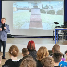 O prof. Czochralskim w gminie Komorniki. Wpółpraca między szkołami