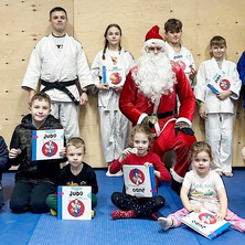 Ostatni trening sekcji judo w tym roku. Książki dla judoków