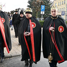 Z sanktuarium do fary. Przez Kcynię przemaszerował barwny orszak