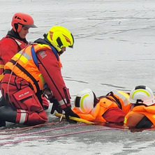 Ćwiczenia z udziałem jednostek OSP. Ratownictwo lodowe
