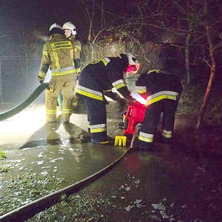 Doszło do zalania posesji. Z pomocą ruszyli strażacy